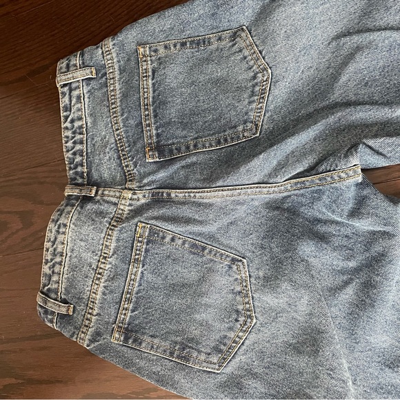 Pretty Little Thing Mom Jeans - Picture 3 of 3